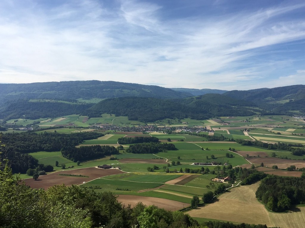 Vue sur le Raimeux et en arrière plan le Graitery