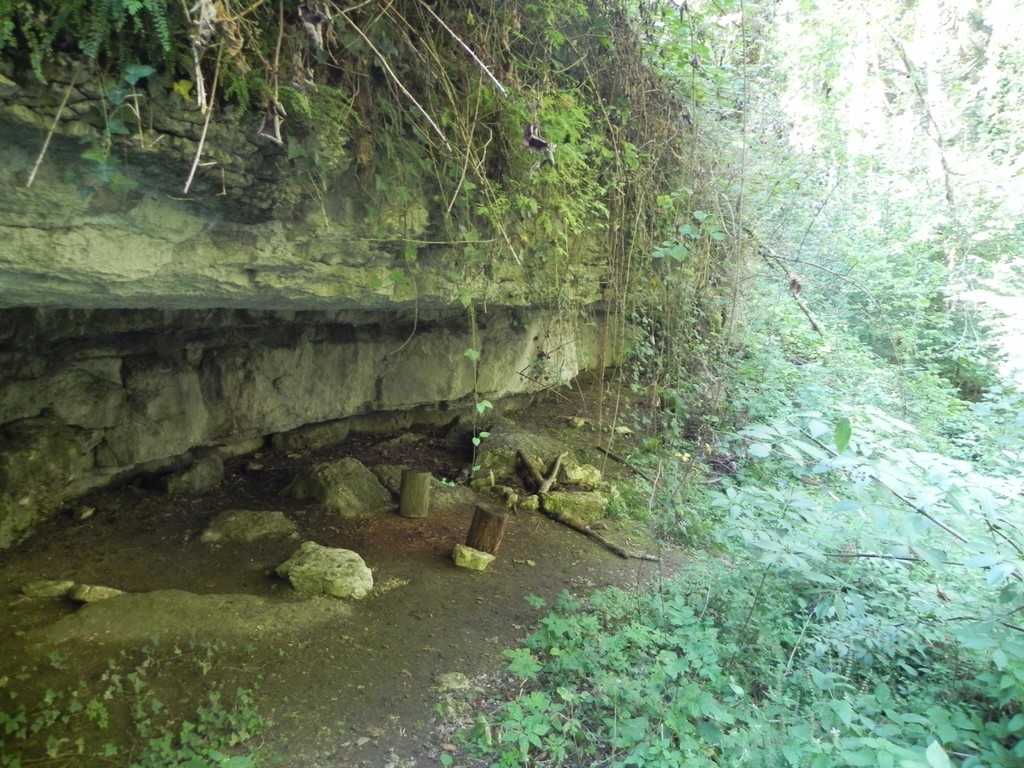 Grotte en descendant sur le Moulin Jeannotttat